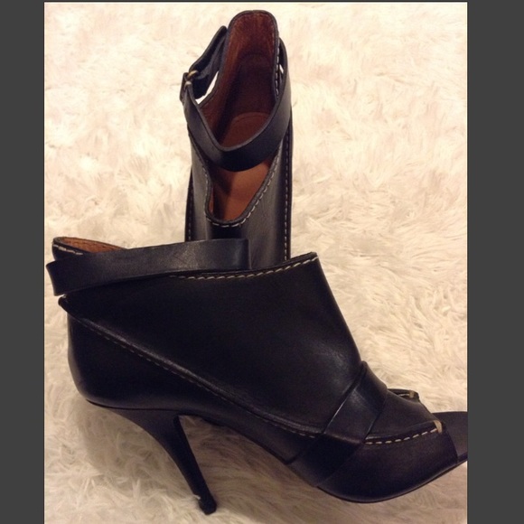 Givenchy Ankle Heeled Booties - Picture 3 of 8